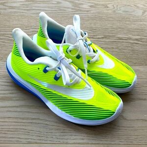 NEW Nike Future Speed VOLT Running Shoes Size 2Y, Youth Boys Neon AH3431-700